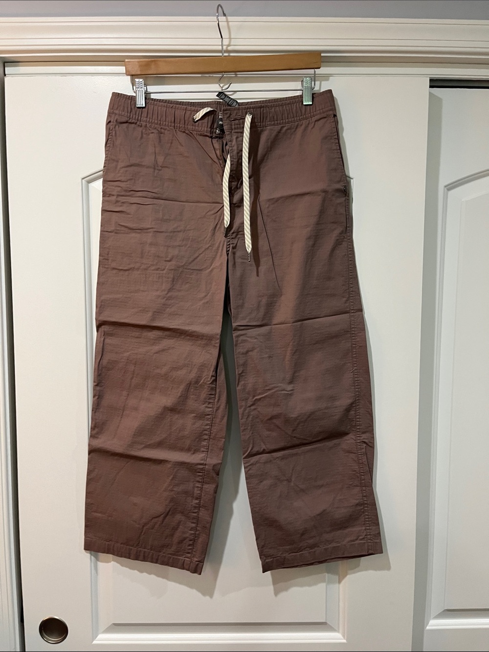 Vuori cropped wide leg pants